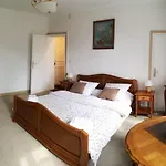 La Nouvelle Criqueboise Bed & Breakfast 4*
