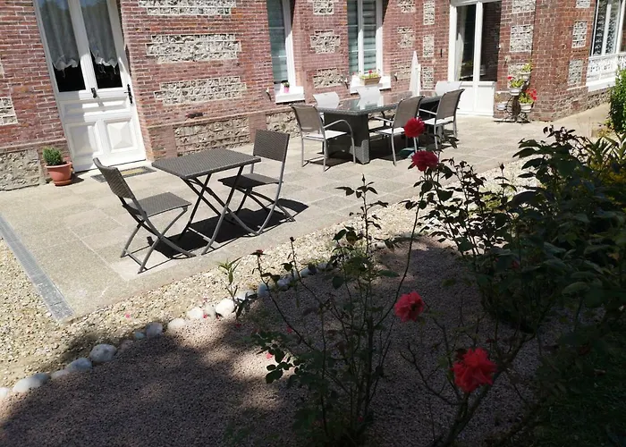 La Nouvelle Criqueboise Bed and Breakfast 4*